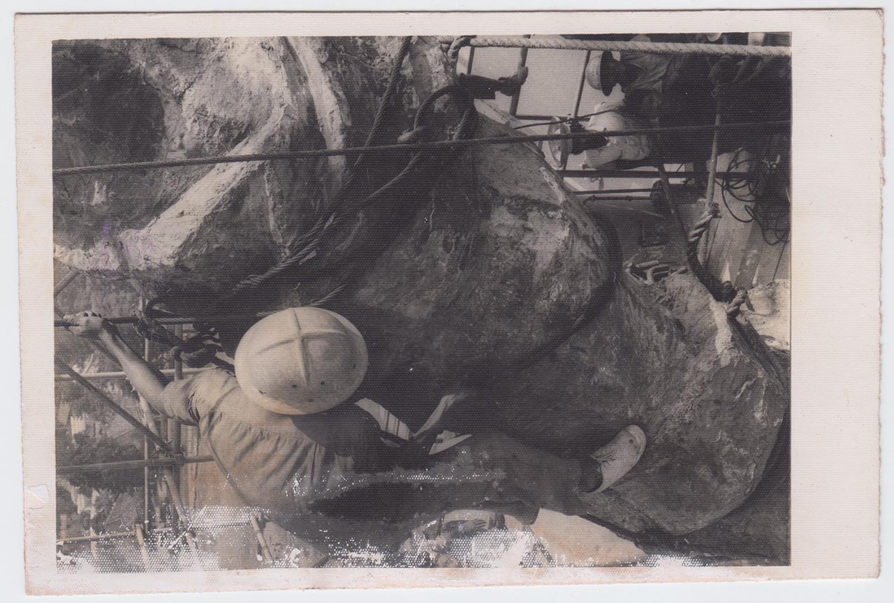 Photographic documentation of the construction process for "Pembebasan Irian Barat" by Edhi Sunarso