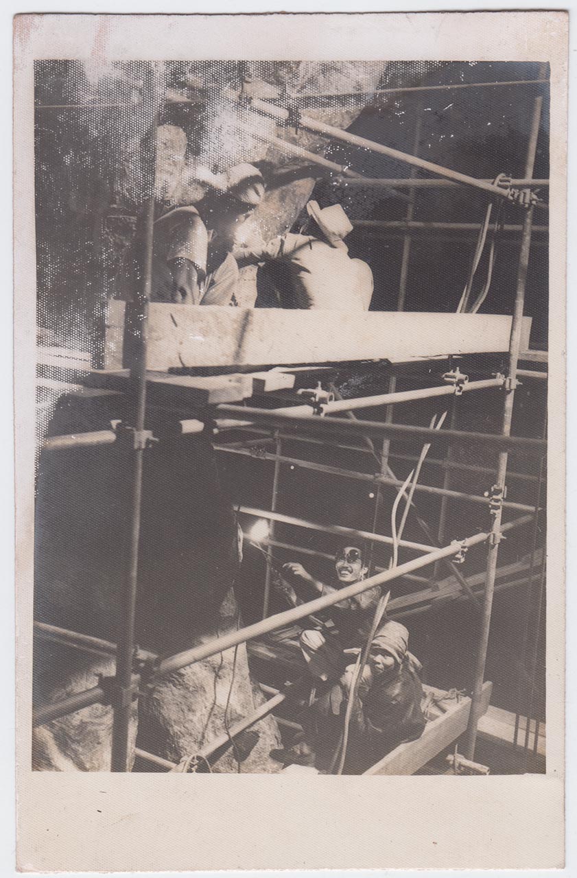 Photographic documentation of the construction process for "Pembebasan Irian Barat" by Edhi Sunarso