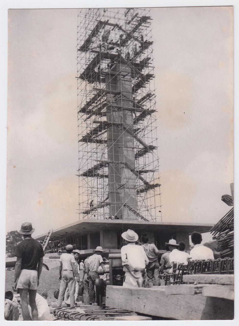 Photographic documentation of the construction process for "Pembebasan Irian Barat" by Edhi Sunarso