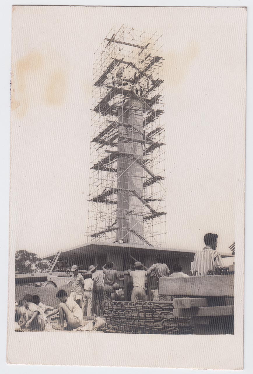 Photographic documentation of the construction process for "Pembebasan Irian Barat" by Edhi Sunarso