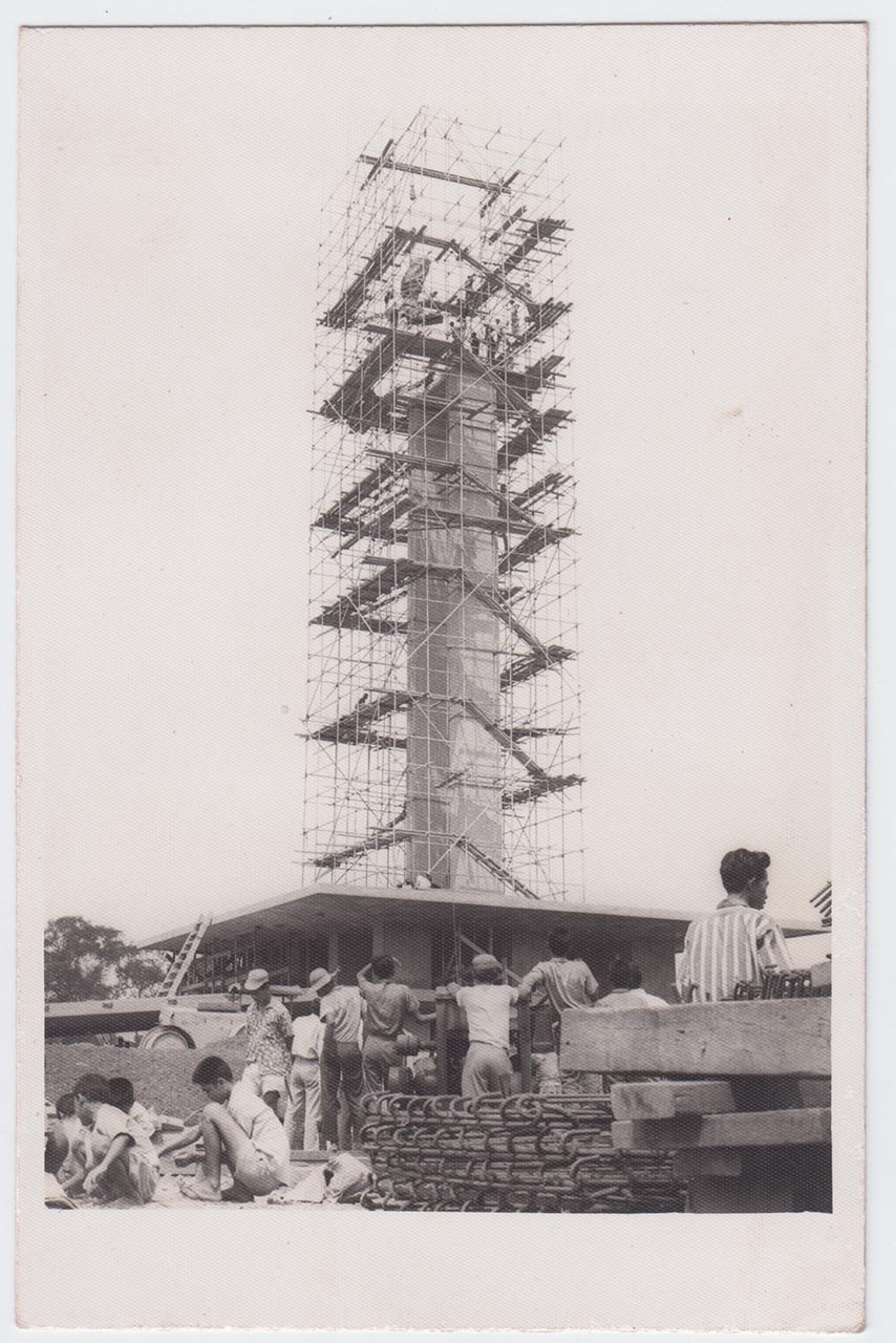 Photographic documentation of the construction process for "Pembebasan Irian Barat" by Edhi Sunarso
