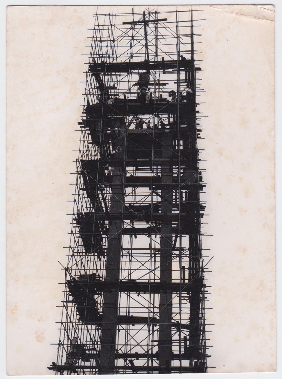 Photographic documentation of the construction process for "Pembebasan Irian Barat" by Edhi Sunarso