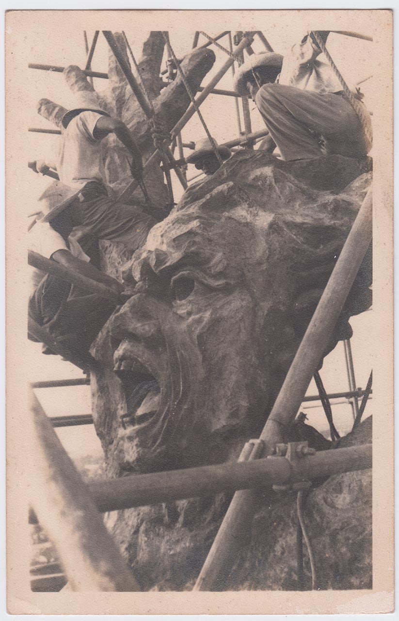 Photographic documentation of the construction process for "Pembebasan Irian Barat" by Edhi Sunarso