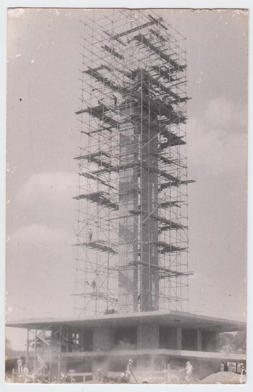 Photographic documentation of the construction process for "Pembebasan Irian Barat" by Edhi Sunarso