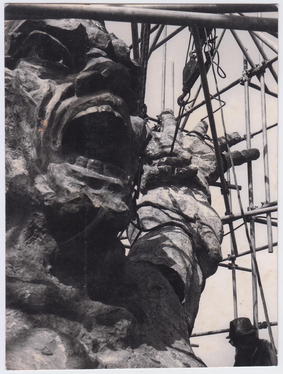 Photographic documentation of the construction process for "Pembebasan Irian Barat" by Edhi Sunarso