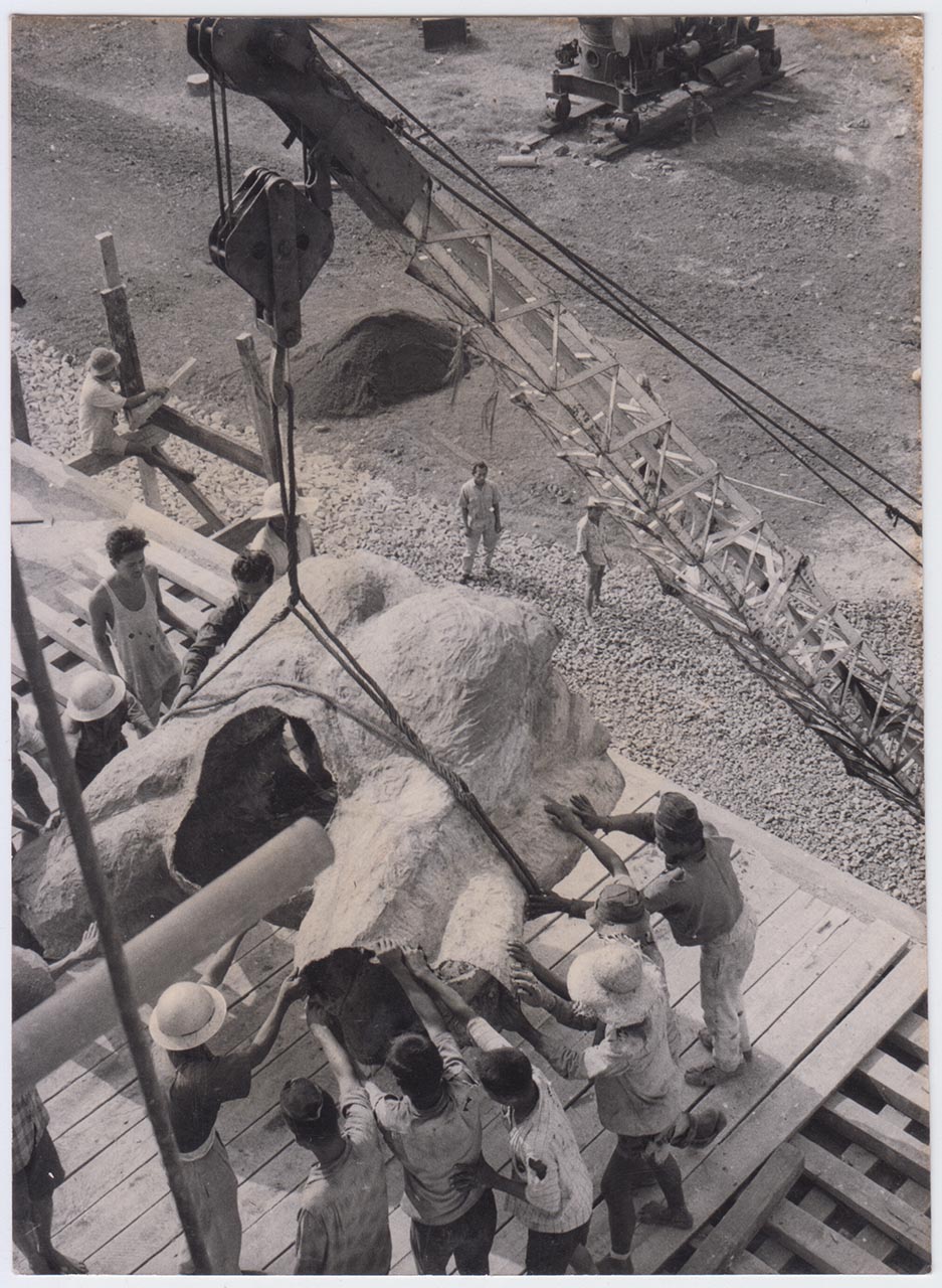 Photographic documentation of the construction process for "Pembebasan Irian Barat" by Edhi Sunarso