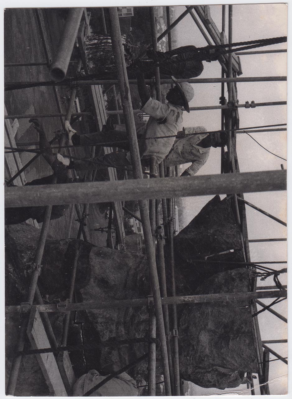 Photographic documentation of the construction process for "Pembebasan Irian Barat" by Edhi Sunarso