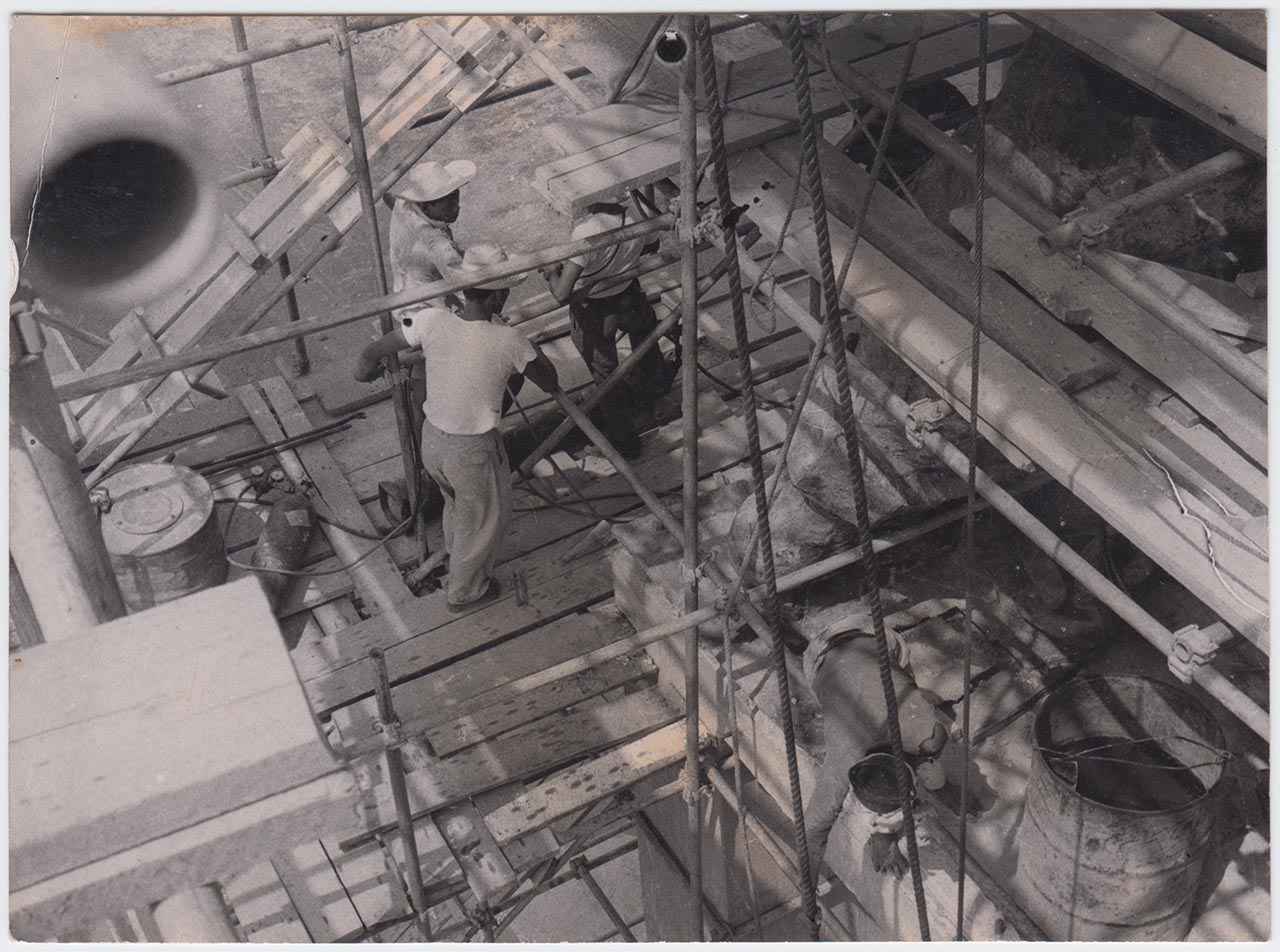 Photographic documentation of the construction process for "Pembebasan Irian Barat" by Edhi Sunarso