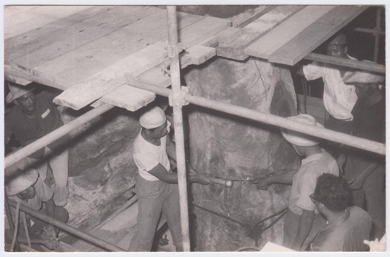 Photographic documentation of the construction process for "Pembebasan Irian Barat" by Edhi Sunarso