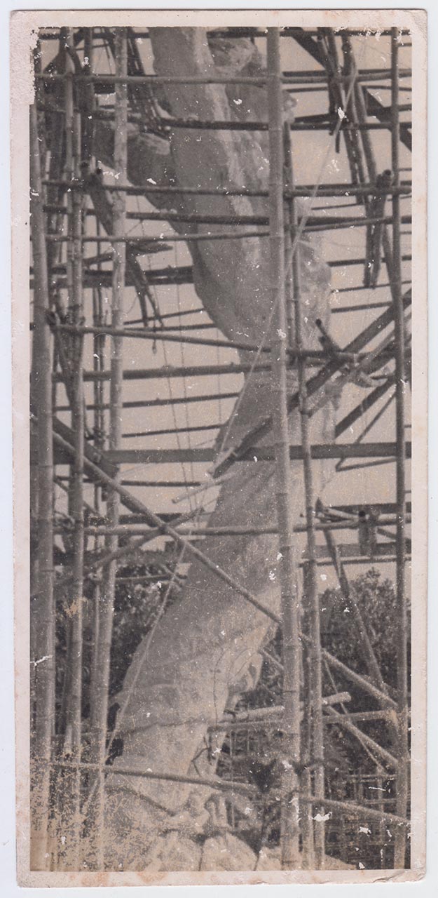 Photographic documentation of the construction process for "Pembebasan Irian Barat" by Edhi Sunarso