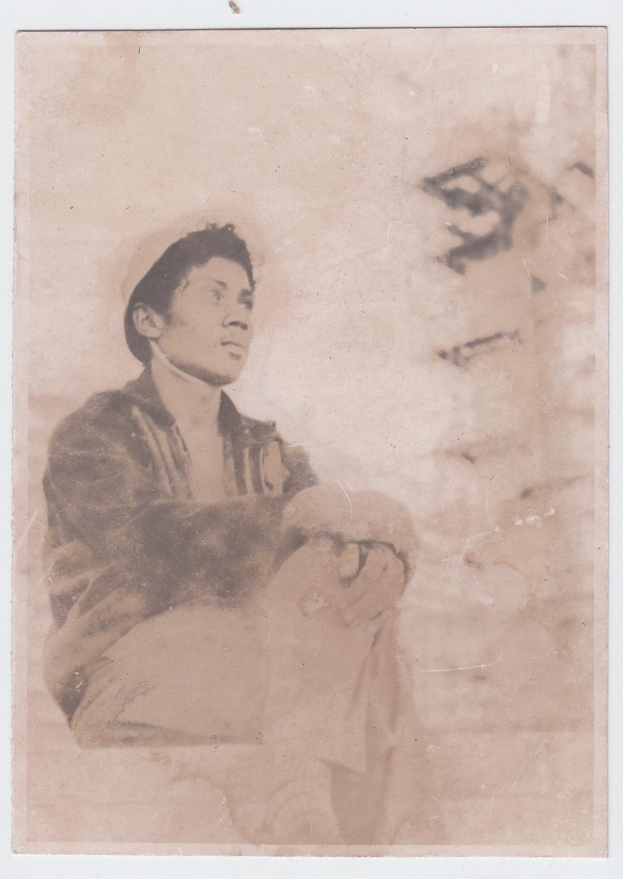Photographic documentation of the construction process for "Pembebasan Irian Barat" by Edhi Sunarso