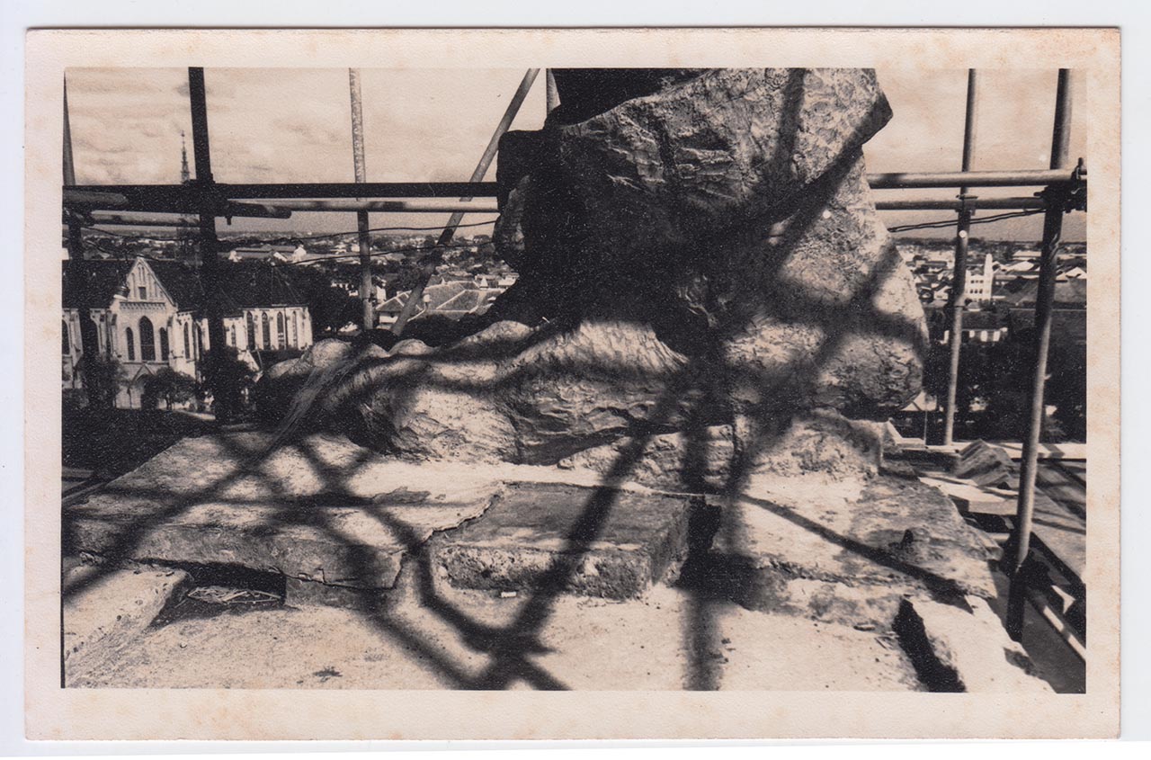 Photographic documentation of the construction process for "Pembebasan Irian Barat" by Edhi Sunarso