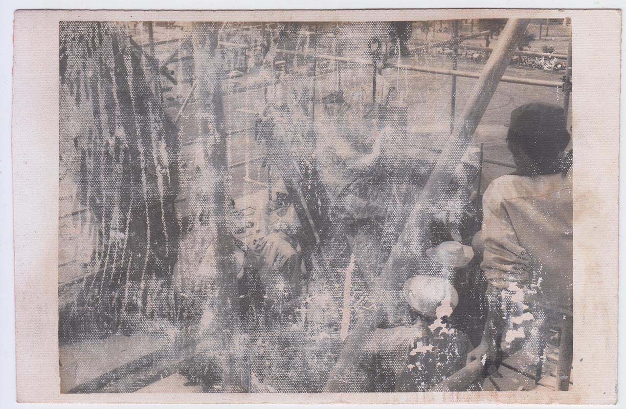 Photographic documentation of the construction process for "Pembebasan Irian Barat" by Edhi Sunarso