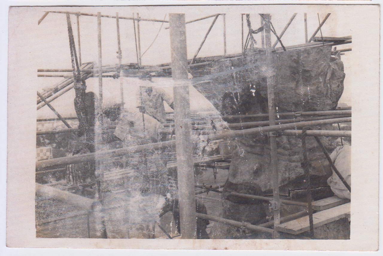Photographic documentation of the construction process for "Pembebasan Irian Barat" by Edhi Sunarso