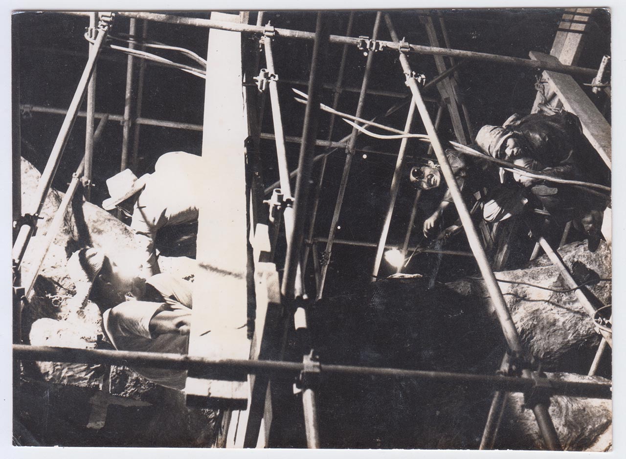 Photographic documentation of the construction process for "Pembebasan Irian Barat" by Edhi Sunarso