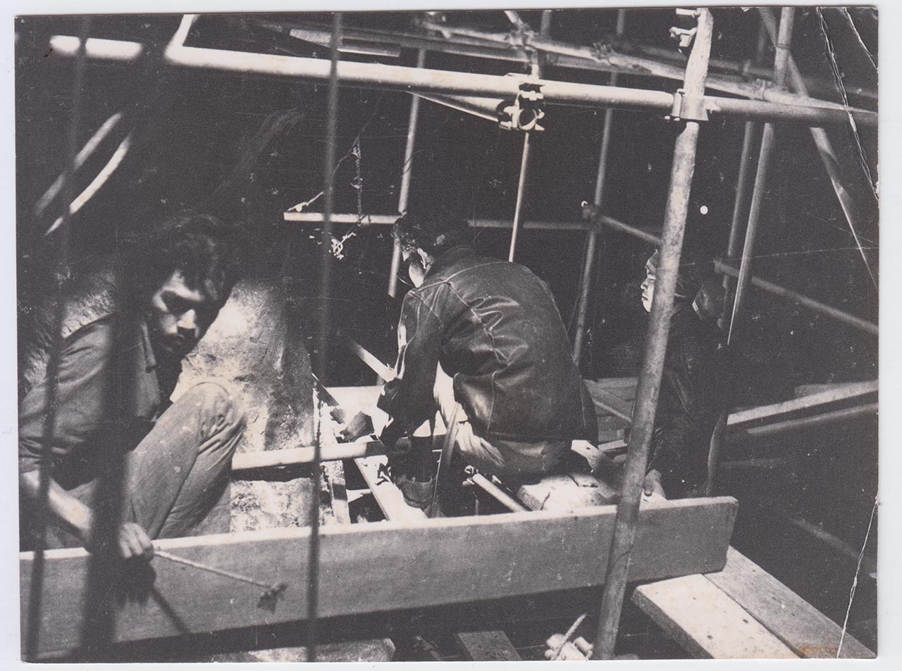 Photographic documentation of the construction process for "Pembebasan Irian Barat" by Edhi Sunarso
