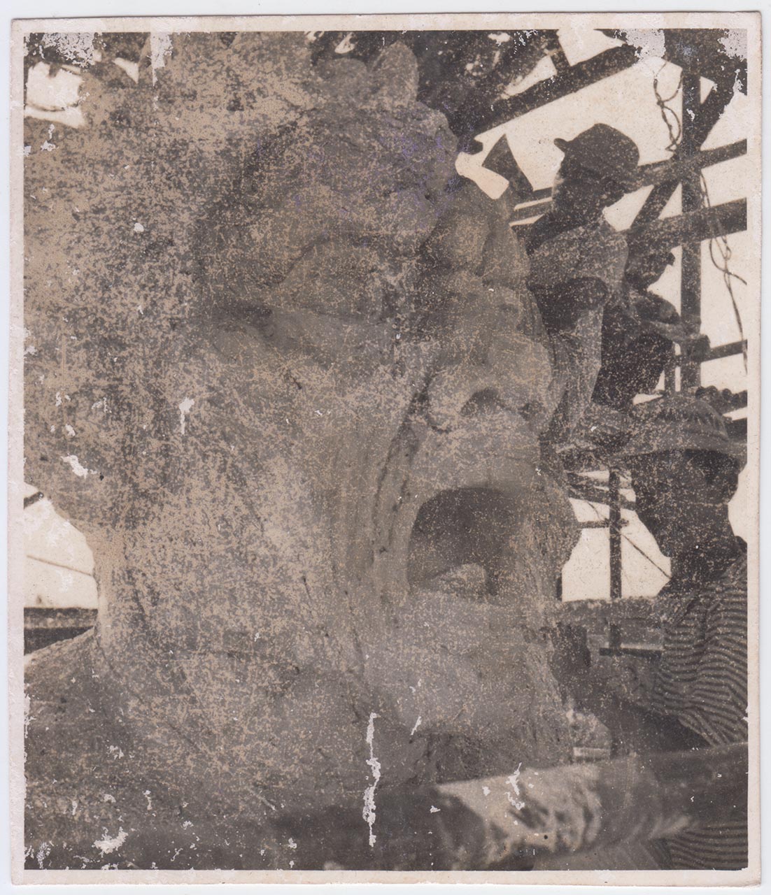 Photographic documentation of the construction process for "Pembebasan Irian Barat" by Edhi Sunarso