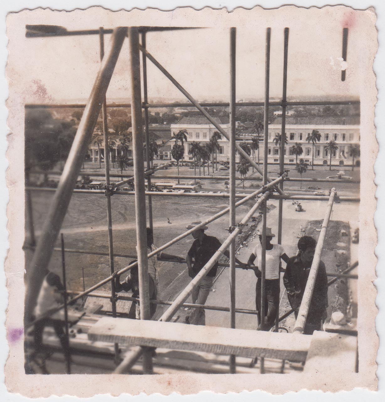 Photographic documentation of the construction process for "Pembebasan Irian Barat" by Edhi Sunarso