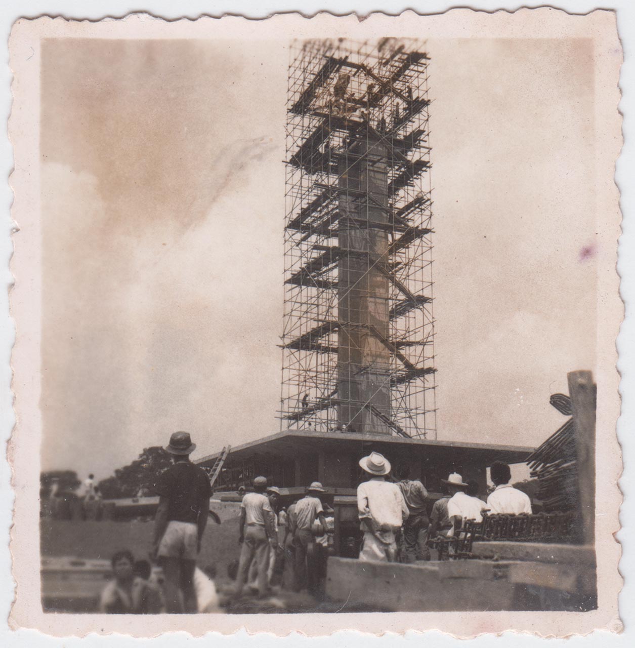 Photographic documentation of the construction process for "Pembebasan Irian Barat" by Edhi Sunarso