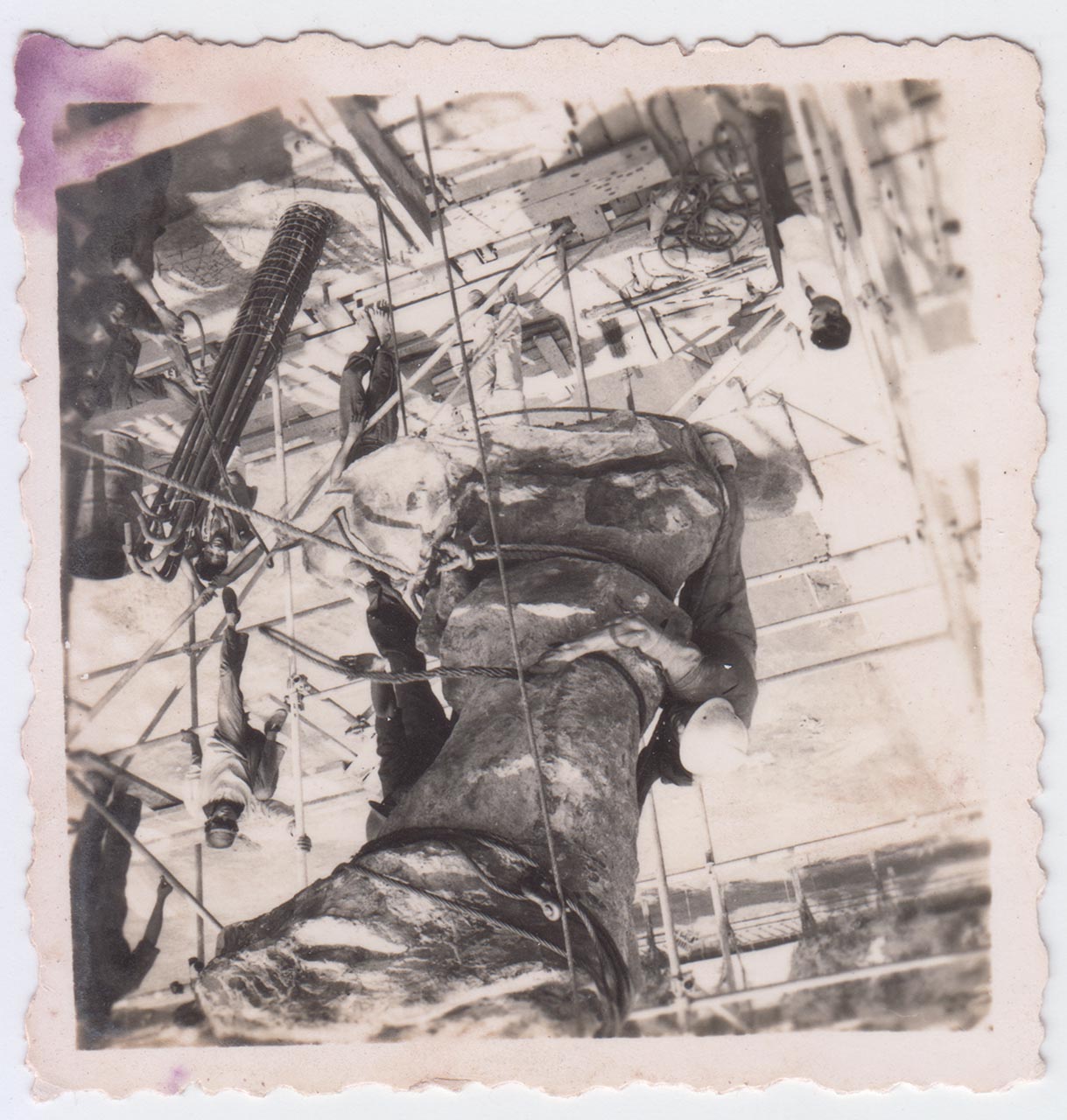 Photographic documentation of the construction process for "Pembebasan Irian Barat" by Edhi Sunarso