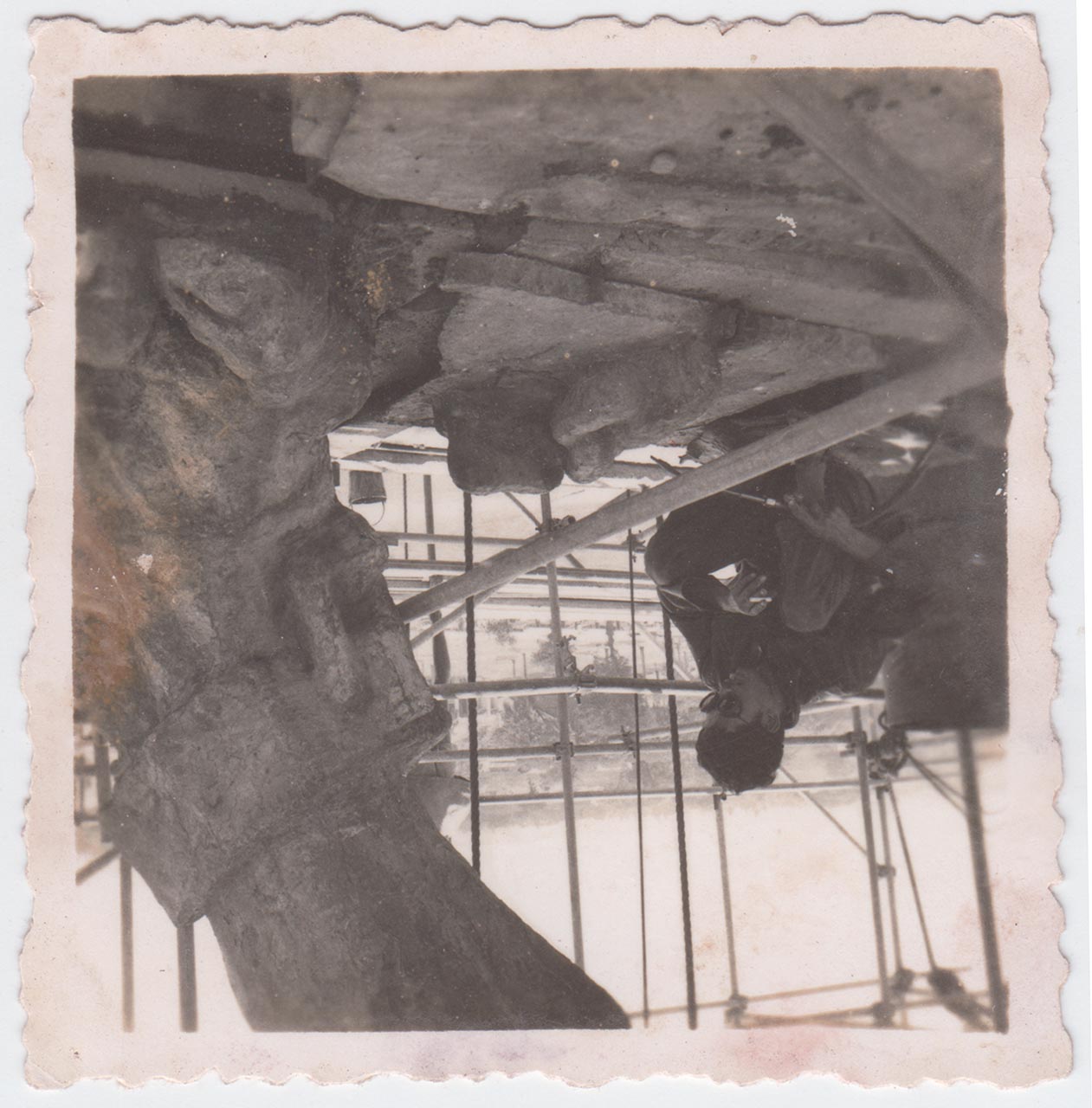 Photographic documentation of the construction process for "Pembebasan Irian Barat" by Edhi Sunarso