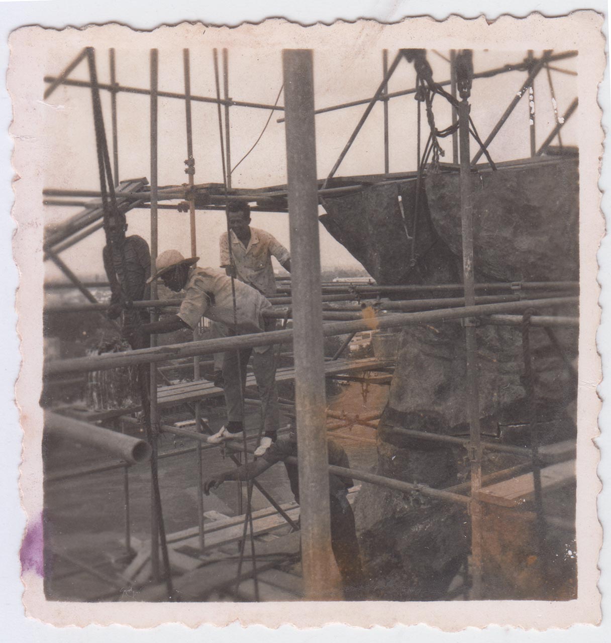 Photographic documentation of the construction process for "Pembebasan Irian Barat" by Edhi Sunarso