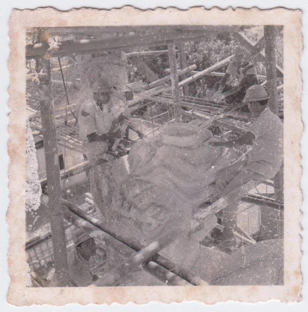 Photographic documentation of the construction process for "Pembebasan Irian Barat" by Edhi Sunarso