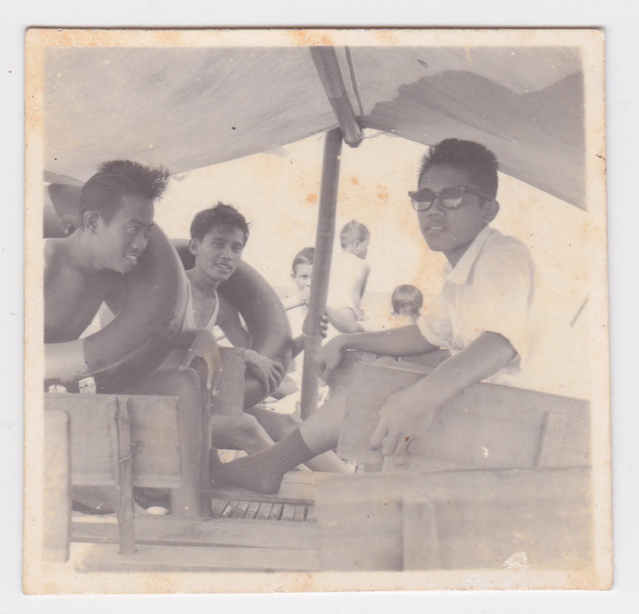 Photographic documentation of the construction process for "Pembebasan Irian Barat" by Edhi Sunarso
