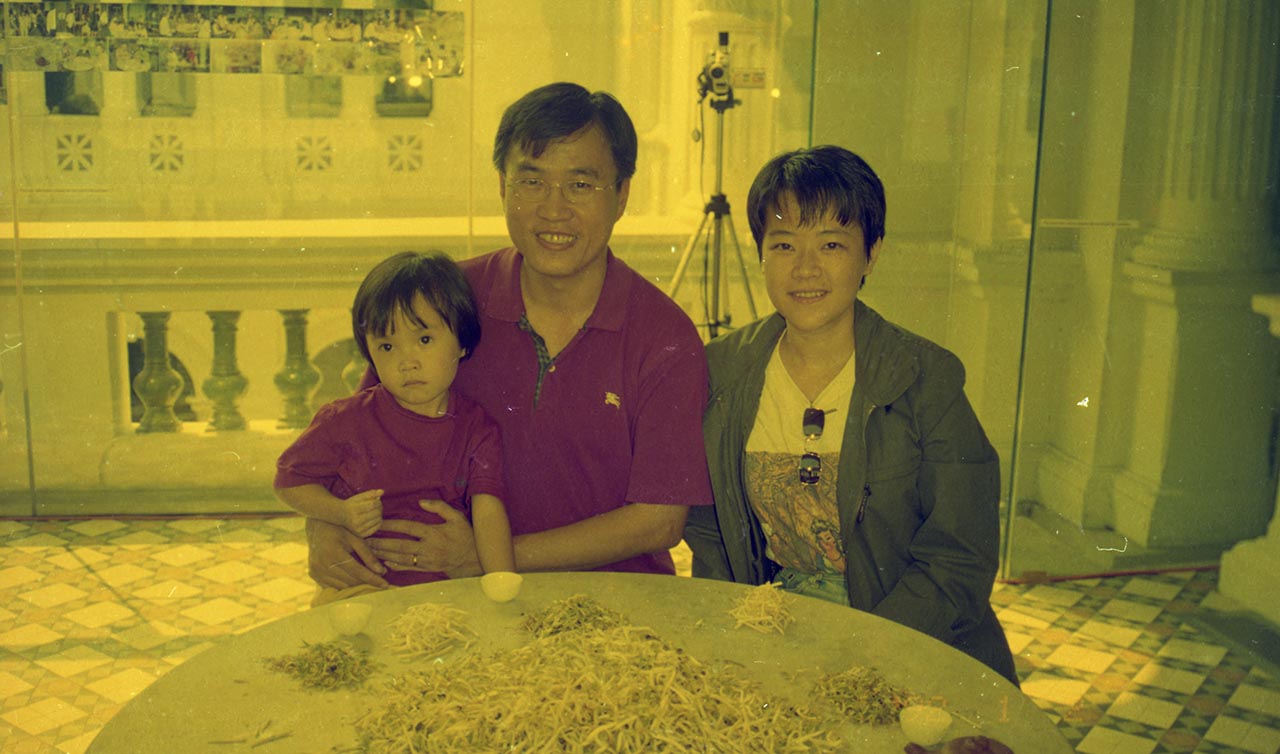 Photographic documentation of "Let's Chat" by Amanda Heng at the Singapore Art Museum in 2000