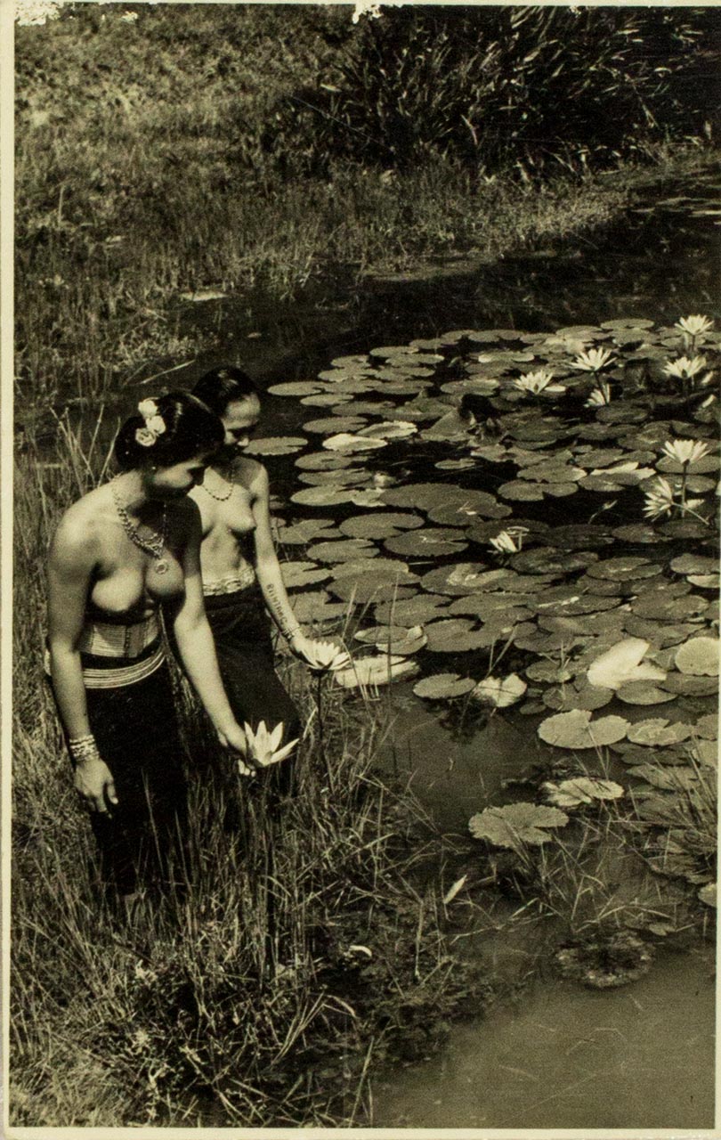 Postcard of two Iban women - Chen Chong Swee's travel photo