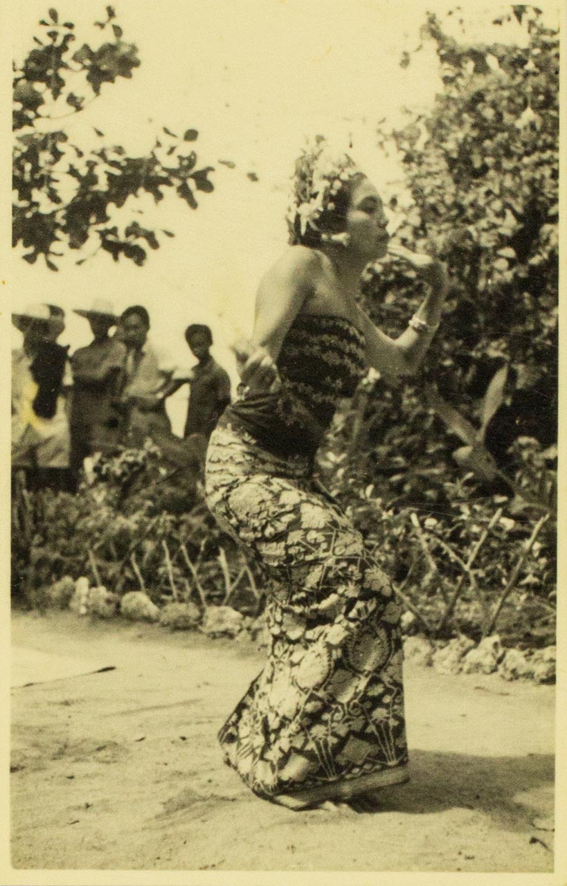 Photograph of Ni Pollok dancing