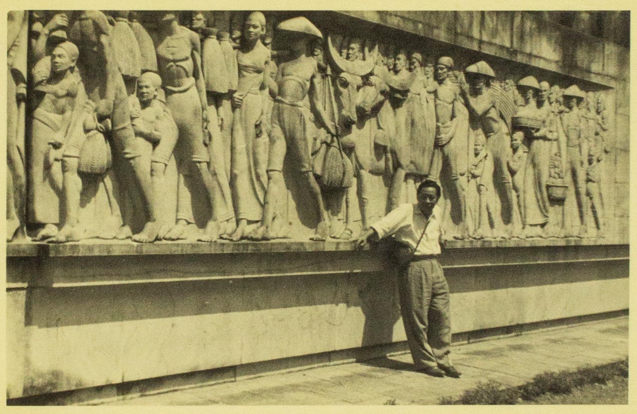 Chen Chong Swee at the grand mural of van Heutsz monument in Menteng, Jakarta – Chen Chong Swee's travel photo