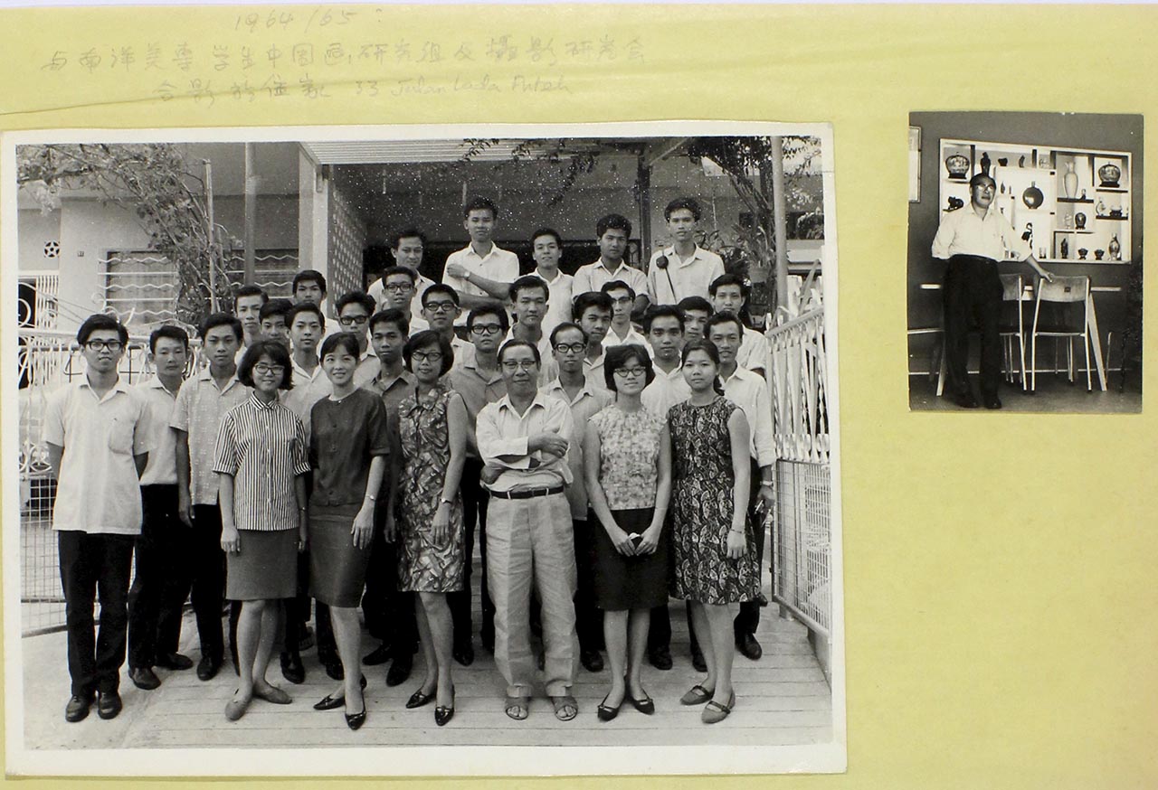 Chen Chong Swee hosting his students at his home