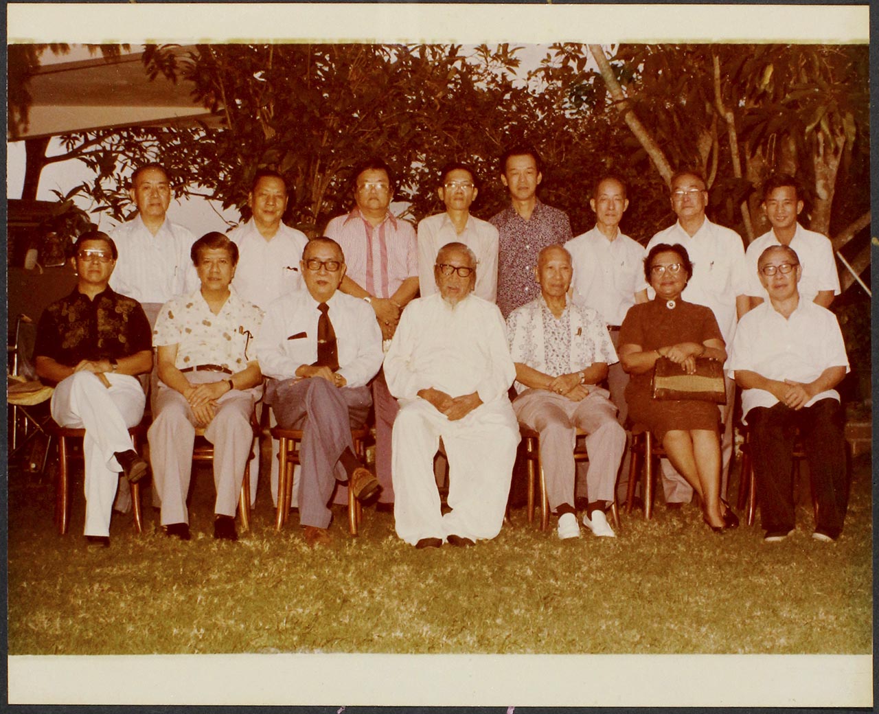Chen Chong Swee with a group of elderly individuals