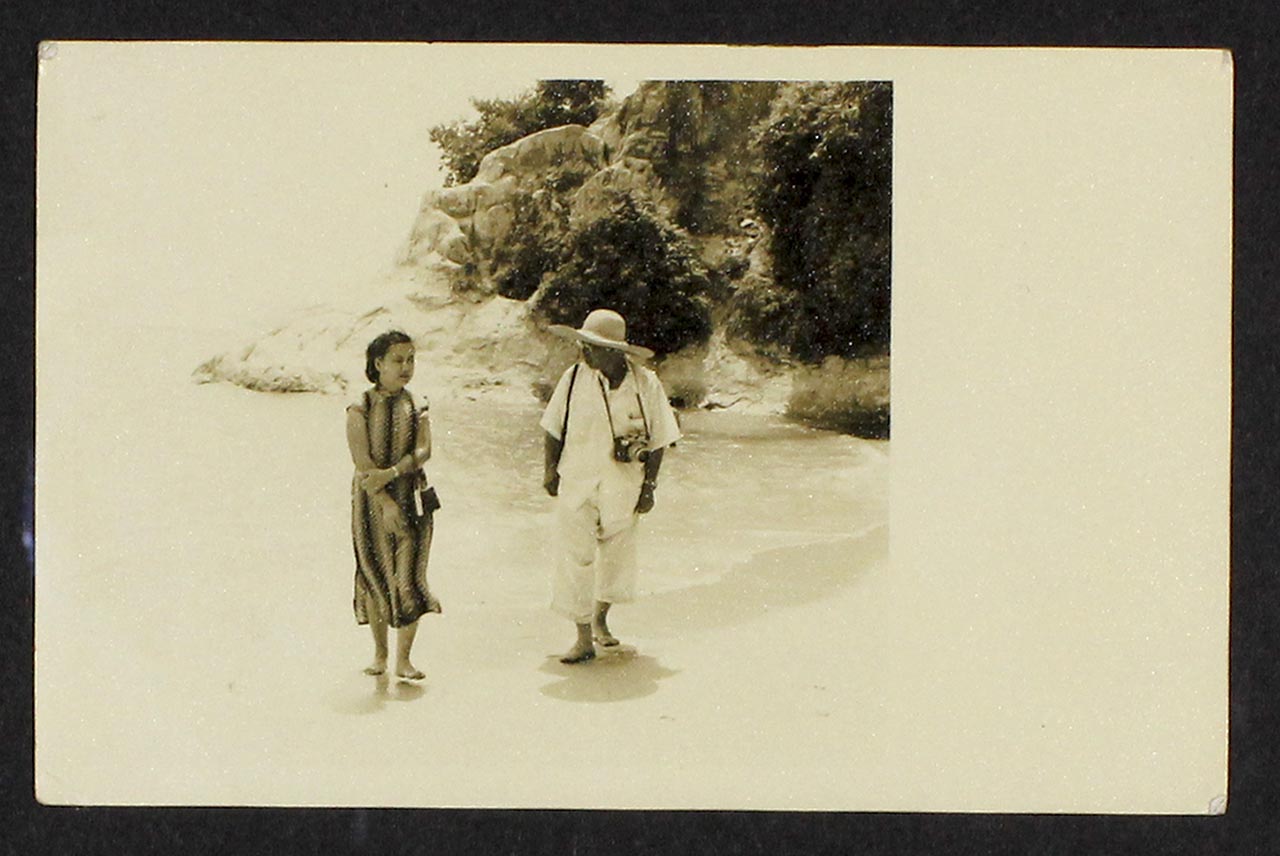 Photograph of Chen Chong Swee and Tay Peck Koon on a beach, circa 1960s
