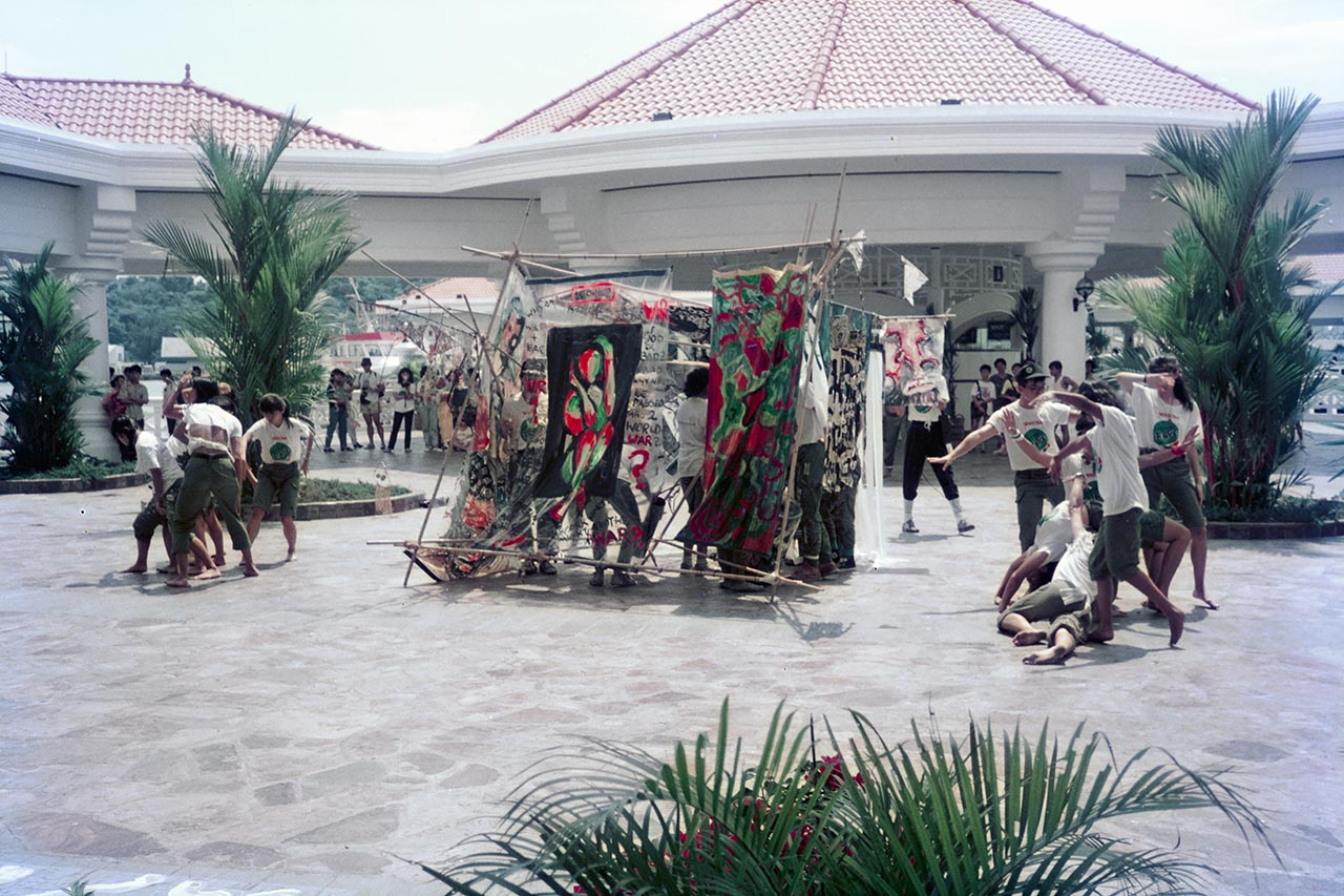 Photographic documentation of the group performance by the Art Commandos at the Sentosa Ferry Terminal