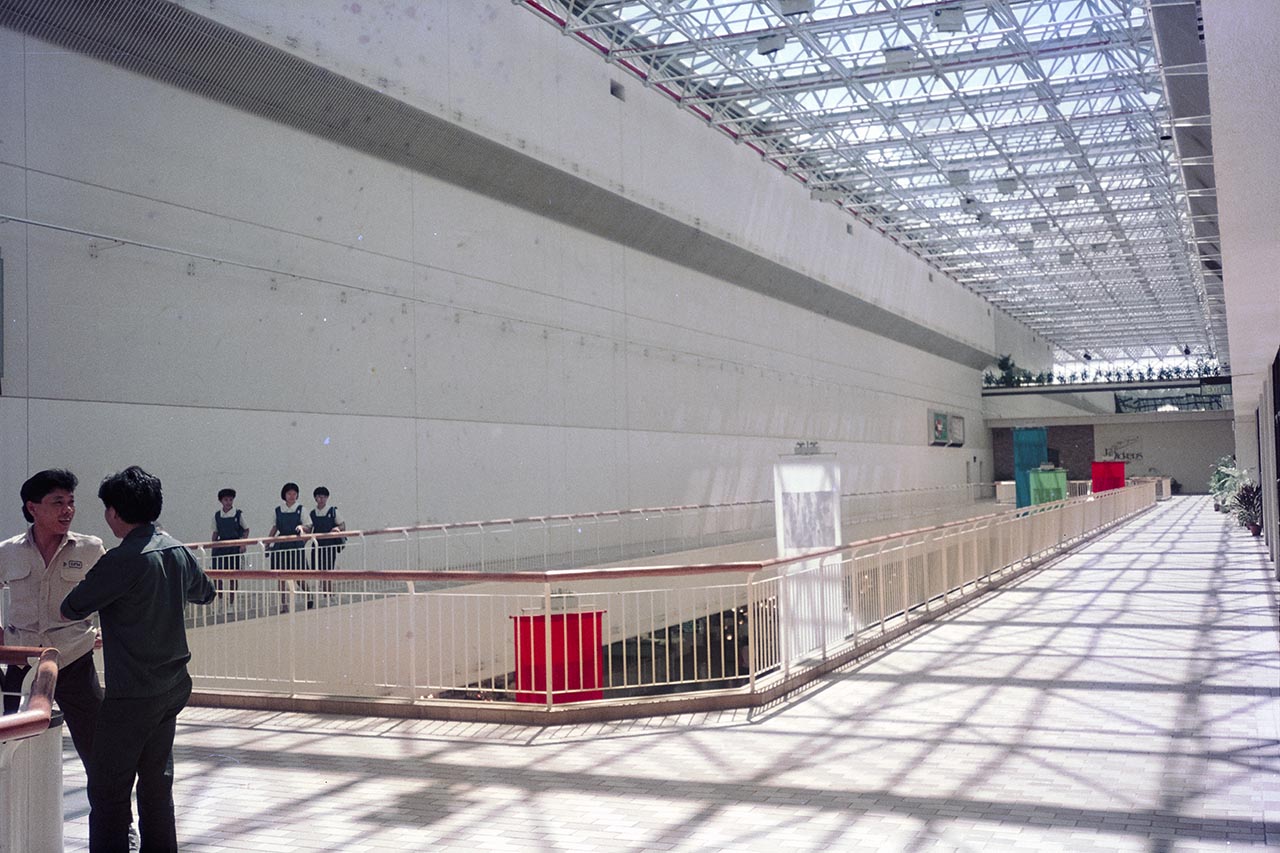 Photographic documentation of Parkway Parade (Interior)