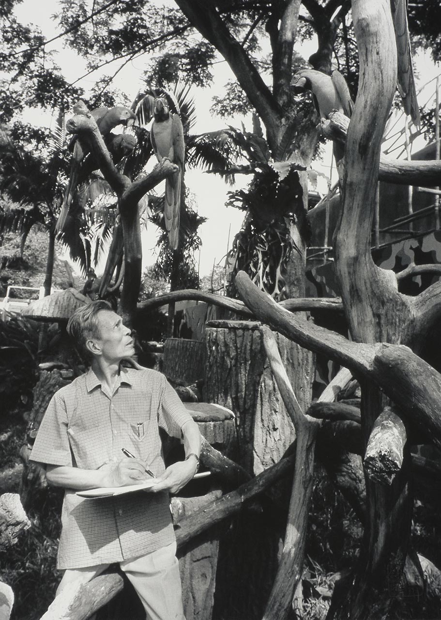 Wu Guanzhong Photography Series 吴冠中写真系列
#5 of 5 - A conversation unfolds with Wu Guanzhong, Singapore, 1988. 交谈中的吴冠中。1988年，于新加坡。