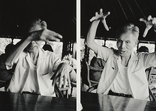 Wu Guanzhong Photography Series 吴冠中写真系列
#2 of 5 - Wu in animated conversations with his friends. 吴冠中与友人绘声绘影交流中。