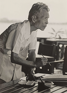 Wu Guanzhong Photography Series 吴冠中写真系列
#1 of 9 - Wu Guanzhong sketches outdoors in Bali. 吴冠中在巴厘岛写生。