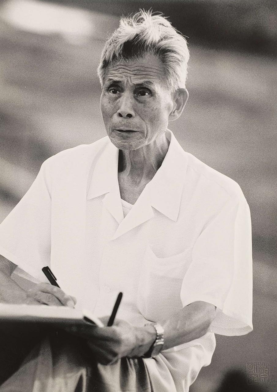 Wu Guanzhong Photography Series 吴冠中写真系列
#7 of 9 - Wu Guanzhong sketches outdoors in Bali. 吴冠中在巴厘岛写生。