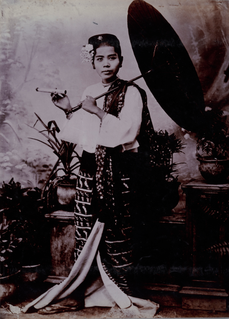 Burmese Lady with Cheeroot