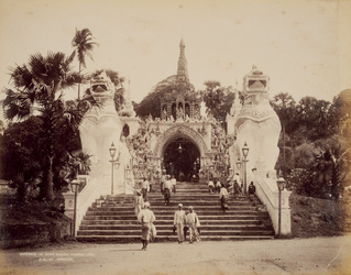 Entrance of Shwe Dagon Pagoda