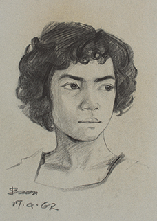 Three quarter view - Girl with curly hair