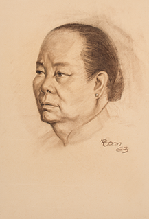 Three quarter view - Old lady