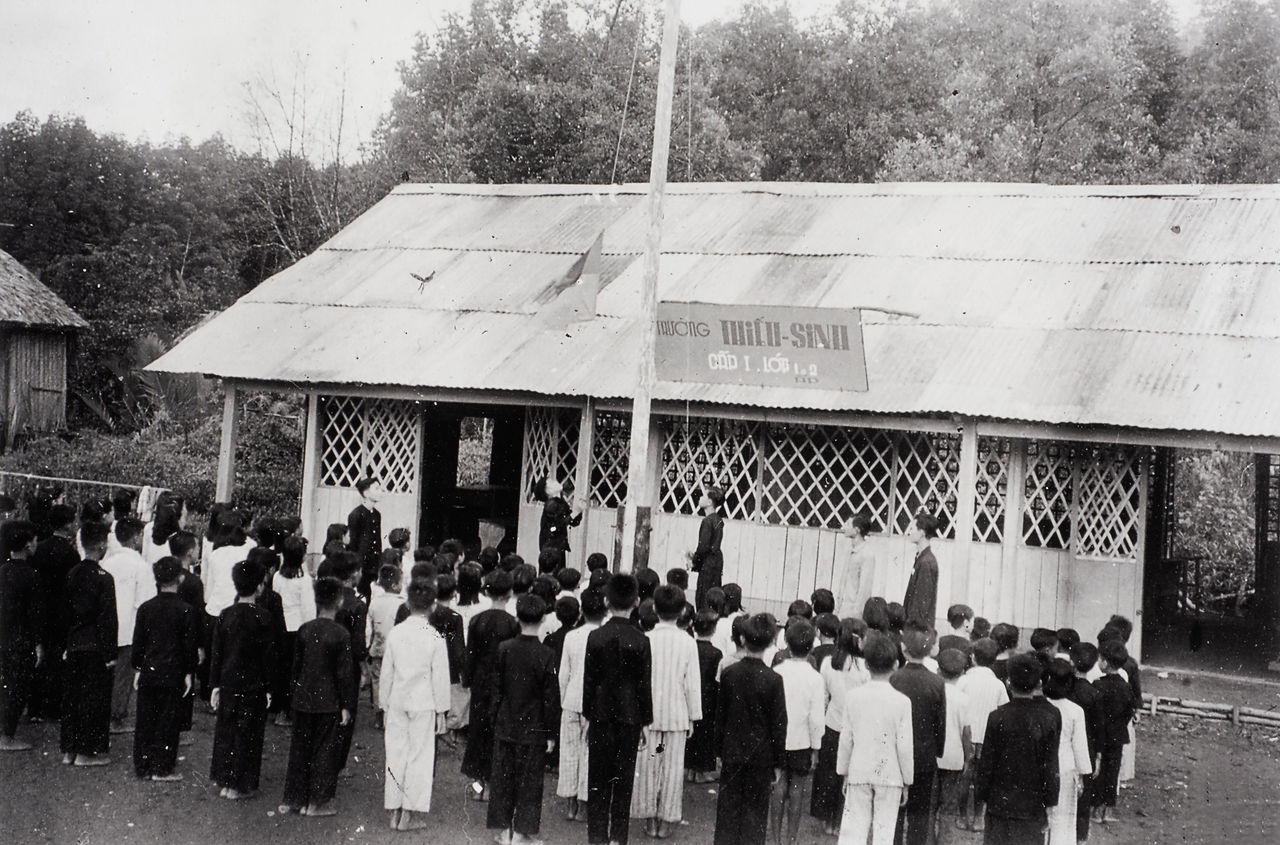 Morning Flag Saluting Ceremony at Thieu Sinh Middle Sch, Kinh Ba Hamlet, Nam Can