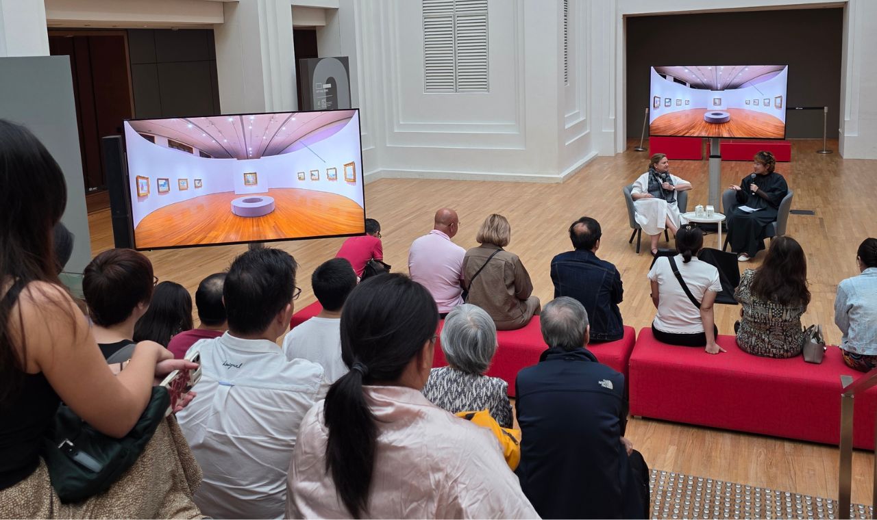 Gallery Insider members paying attention to a talk given by a curator