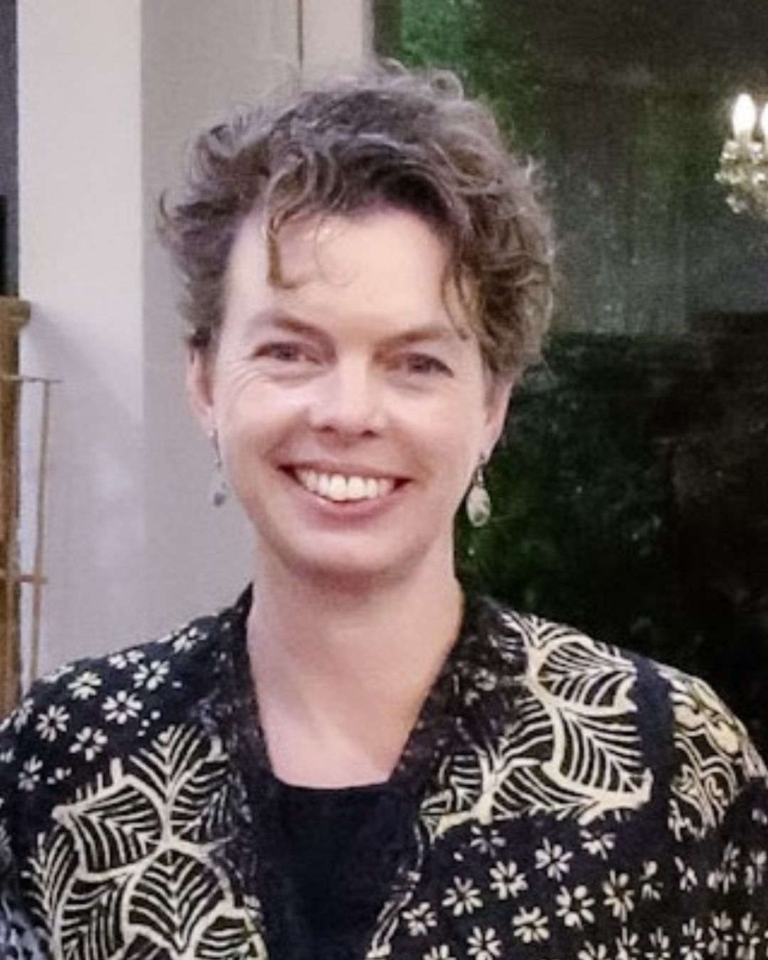 Dr Elly Kent is a researcher, teacher and artist